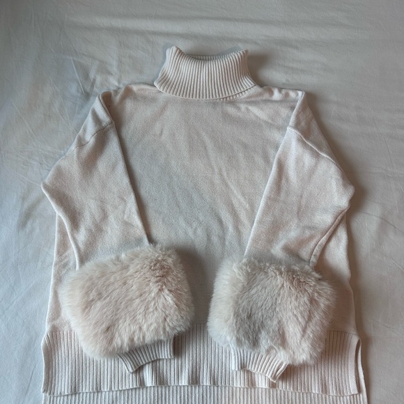 Saks Fifth Avenue Sweaters - Saks fifth avenue sweater with fur cuffs